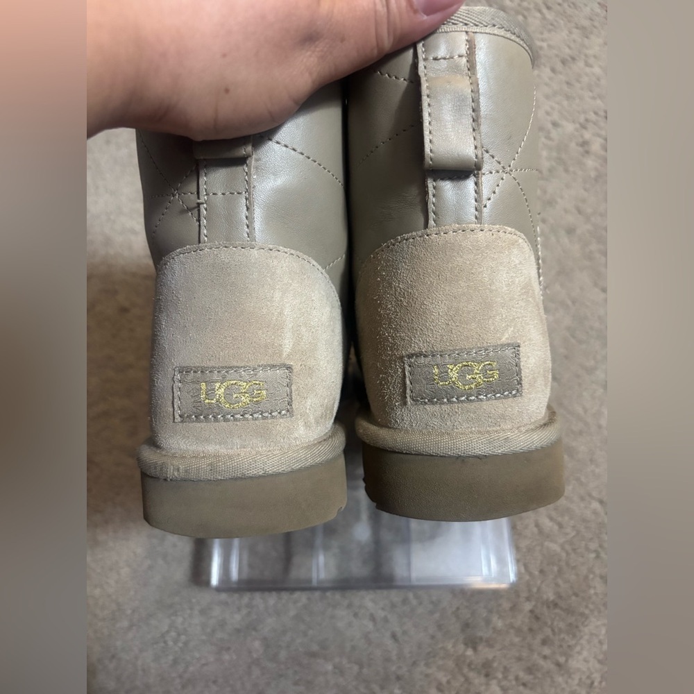 UGG Classic Mini Pearlized Boot
Size 10 - Picture 7 of 12